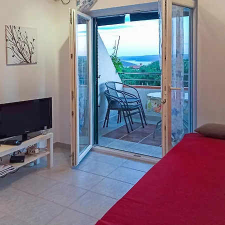 1 Bedroom Lovely In Appartement Koromačno