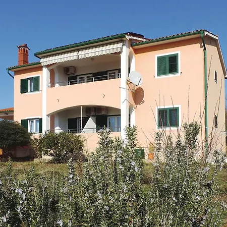 1 Bedroom Lovely In Appartement