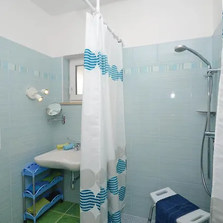 1 Bedroom Lovely In Koromačno